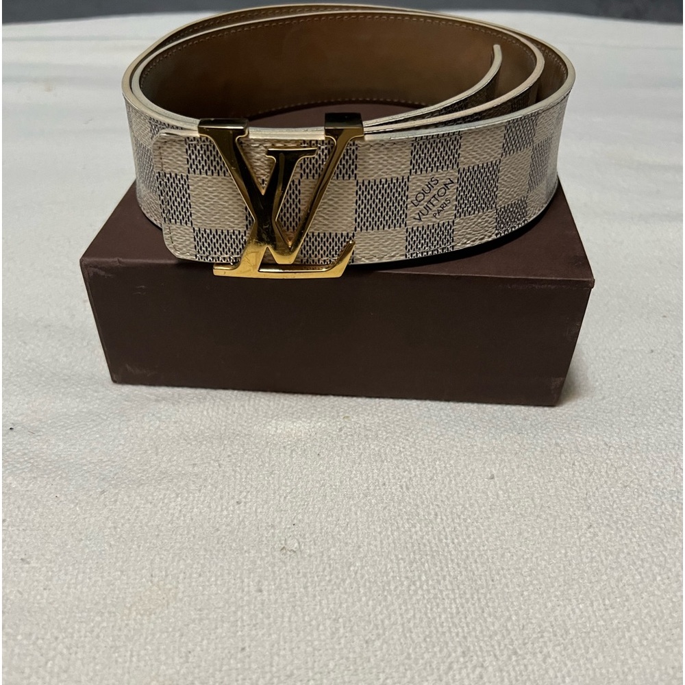 Louis Vuitton Belt size 40.